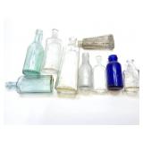 PYREXAND MANY ASSORTED VINTAGE GLASS BOTTLES