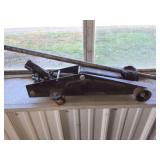 HYDRAULIC FLOOR JACK WITH HANDLE