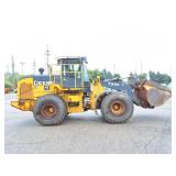 JOHN DEERE 724K LOADER