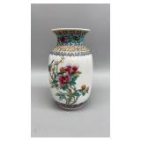 Antique Chinese hand painted porcelain Vase

7"
