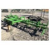 JOHN DEERE FM468 6-Row 30" Bean Knife Attach.