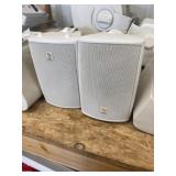 PAIR OF SPEAKERS W MOUNTING BRACKET OFFSITE