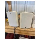 PAIR OF SPEAKERS W MOUNTING BRACKET OFFSITE