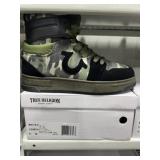 SZ 8 TRUE RELIGION CAMO SHOES