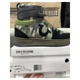 SZ 9 TRUE RELIGION CAMO SHOES