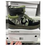 SZ 11 TRUE RELIGION CAMO SHOES