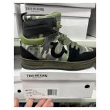 SZ 11 TRUE RELIGION CAMO SHOES
