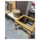 TABLES AND BASKET LOT