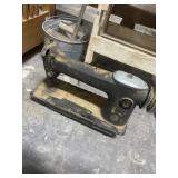 SINGER SEWING MACHINE