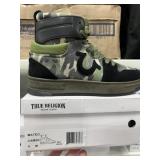 SZ 9 TRUE RELIGION CAMO SHOES