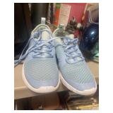 SZ 9 TENNIS SHOES