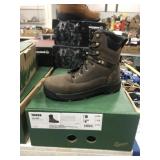SZ 8 DANNER BOOTS