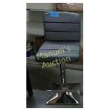 ADJUSTABLE BAR STOOL