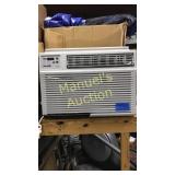 GE 8000BTU AIR CONDITIONER
SLIGHT DAMAGE