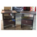 GROUP LOT OF (2) SMALL END TABLES