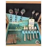 8 PLACE SETTING INTERNATIONAL SILVER JUBILEE ROSE