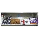 CONTENT OF SHELF: MISC. HOUSEHOLD ITEMS. (1) CONTENT OF SHELF: MISC. HOUSEHOLD ITEMS. (1)