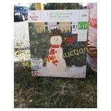 HOLIDAY TIME LIGHT UP GLITTERING MESH SNOWMAN. HOLIDAY TIME LIGHT UP GLITTERING MESH SNOWMAN.