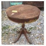 PREOWNED VINTAGE ROUND TABLE