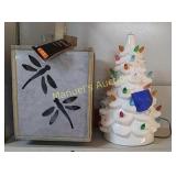 GROUP LOT OF HOME DECORATIONS. (1) LANTERN.