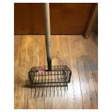 Vintage Clam/Bull Rake