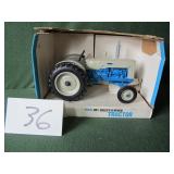 1/16 FORD 981 Select-0-Speed Tractor