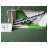 1/37 ERTL Belted Elevator (Haybales included)