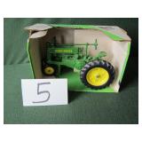1/16 ERTL John Deere 1924 Model A Tractor