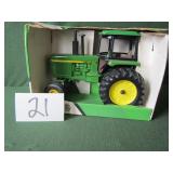 1/16 ERTL John Deere 4255 Row Crop Tractor