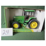 1/16 ERTL John Deere 7810 Tractor with MFWD