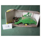 1/16 ERTL John Deere 1940 12A Combine
