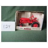 1/16 ERTL FARMALL Cub Tractor