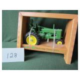 1/16 ERTL John Deere 40th Aniv. "A" Tractor