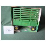 1/16 ERTL John Deere Bale Throw Wagon