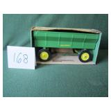 1/16 ERTL John Deere Wagon