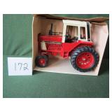1/16 ERTL International 1586 Tractor w/ Cab