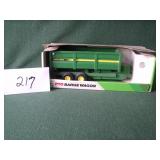 1/32 ERTL 1988 John Deere PTO Barge Wagon