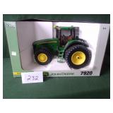 1/16 ERTL John Deere 7920  Collector