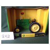1/16 ERTL John Deere Model 40 Tractor
