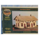 Ertl Craftsman HO Scale Lackawanna Station Ertl Craftsman HO Scale Lackawanna Station