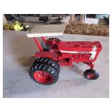 International 100 hydro toy cab tractor