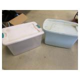 2 empty totes
