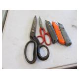 3 box cutters & 2 scissors