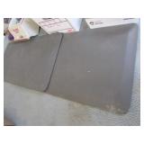 2 rubber mats