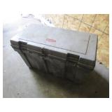 rubbermaid plastic storage container