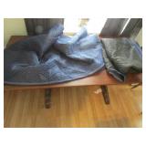 2 packing blankets