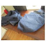 2 packing blankets