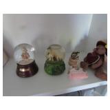 snow globes,bear & figurine