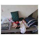 dolls,bedding,pillows