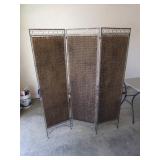 trifold hide behind
